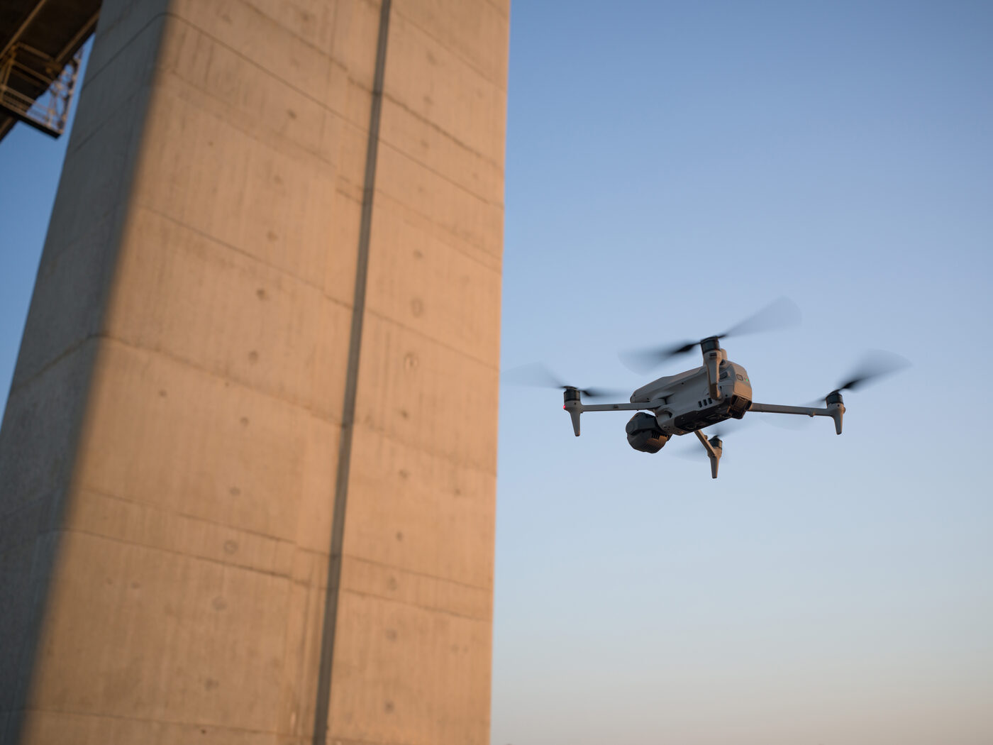 DJI Matrice 4 en inspección de puente