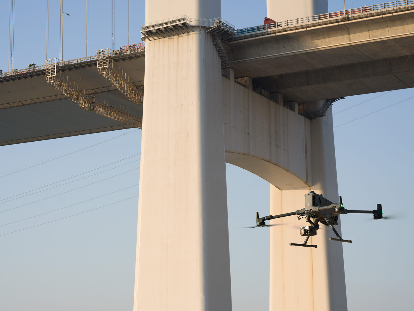 DJI Matrice 400 en inspección de puente